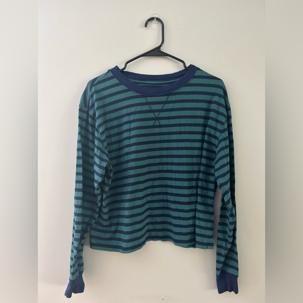 Cropped duel colored long sleeve shirt